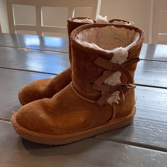 Koolaburra Other - KOOLABURRA KIDS size 4 Tan Boots